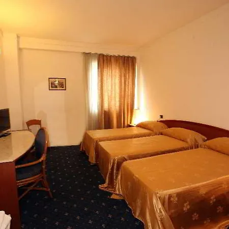 Quadrifoglio Hotel Castello di Cisterna