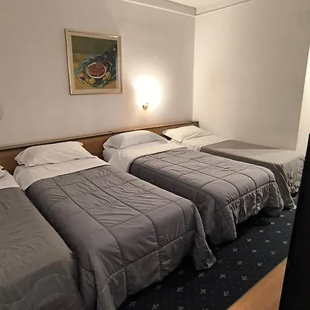 Hotel Quadrifoglio Castello di Cisterna