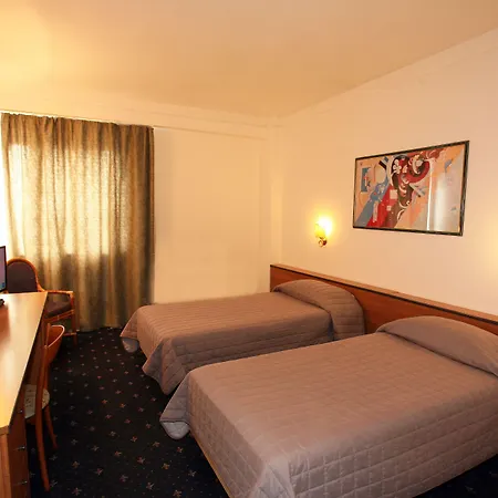 Hotel Quadrifoglio Castello di Cisterna
